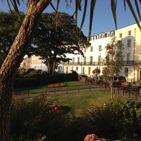 Newton'S Cradle Apartment Tenby Exterior photo