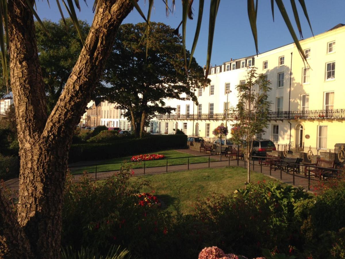 Newton'S Cradle Apartment Tenby Exterior photo