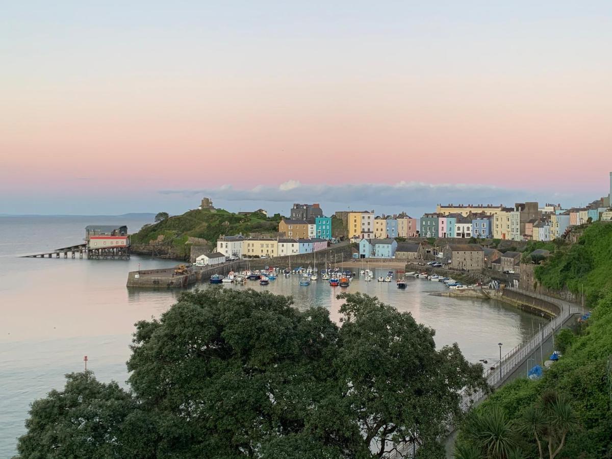 Newton'S Cradle Apartment Tenby Exterior photo